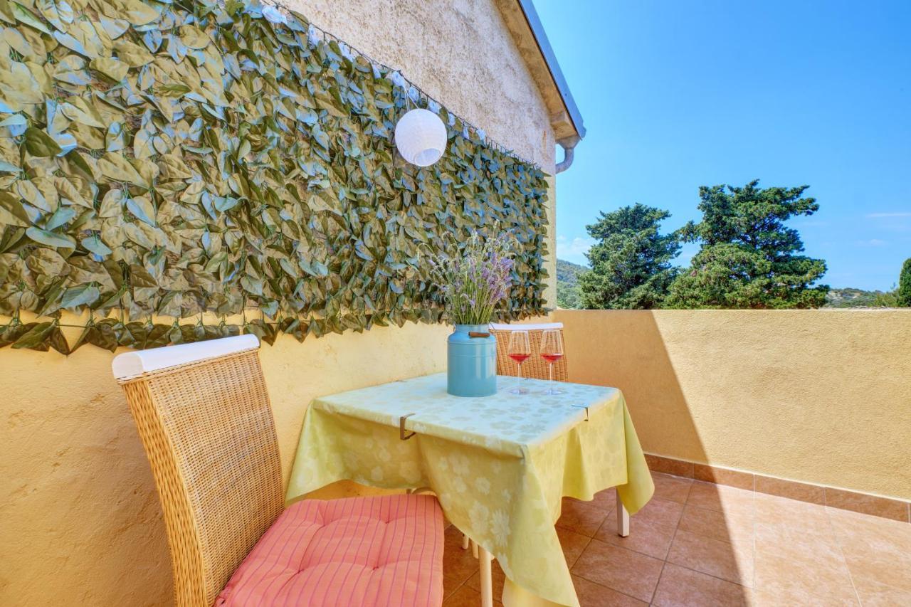 Apartment Tena Veli Losinj Luaran gambar